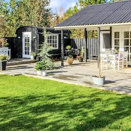 Three-bedroom Holiday In